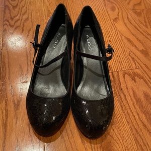 Black sequin heals size 40/9